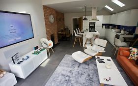 Stunning London Nw2 Flat - Great Location!